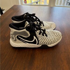 Nike Men's Black and White Athletic Shoes